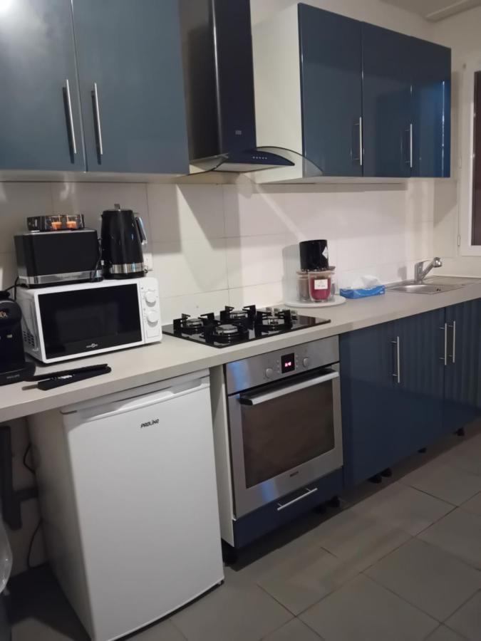 Une Maison En Ville แซงต์-เดอนี ภายนอก รูปภาพ